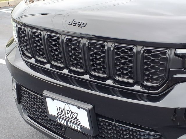 Used 2023 Jeep Grand Cherokee Altitude AWD/4WD image 34
