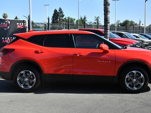 Used 2025 Chevrolet Blazer LT FWD image 9