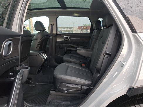 Used 2023 Kia Sorento SX AWD/4WD image 10