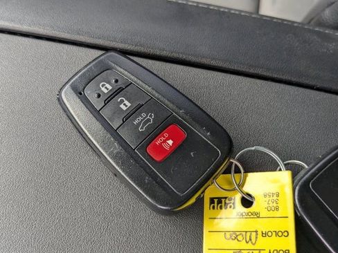 Used 2023 Toyota Highlander XLE FWD image 29