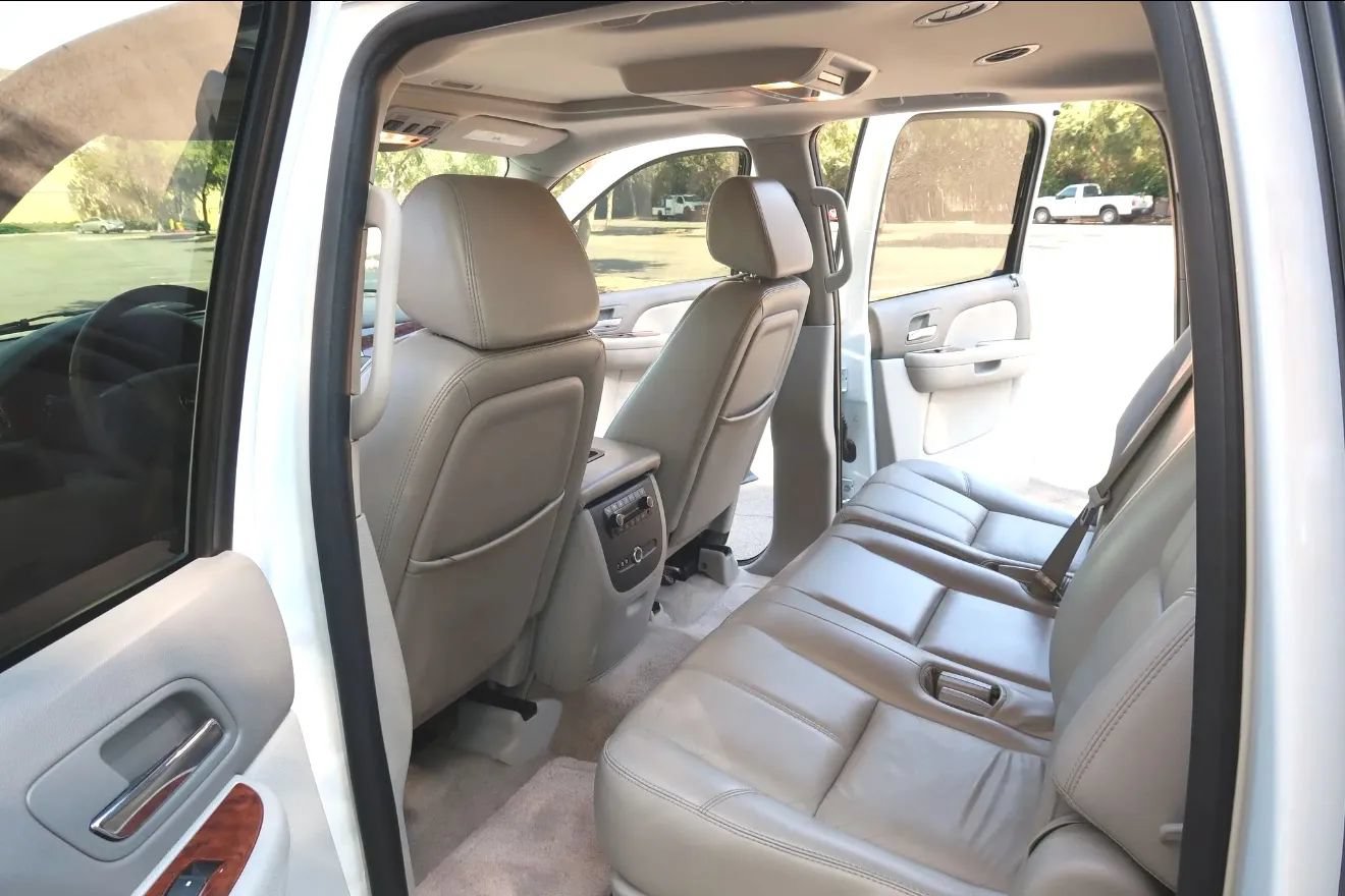 Used 2007 Chevrolet Suburban LTZ w/ LTZ Preferred Equipment Group RWD image 18