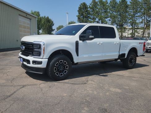 Certified 2025 Ford F350 Platinum w/ FX4 Off-Road Package AWD/4WD image 4
