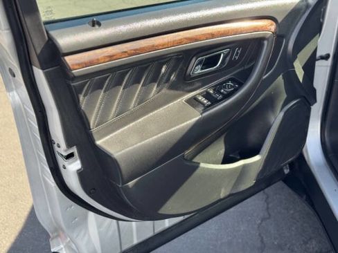 Used 2015 Ford Taurus Limited image 10