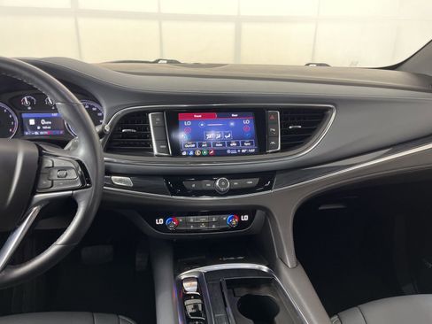 Used 2022 Buick Enclave Essence w/ Sport Touring Edition FWD image 10