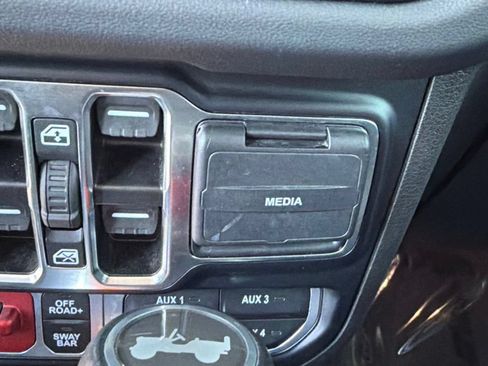 Used 2024 Jeep Wrangler Unlimited Rubicon AWD/4WD image 30
