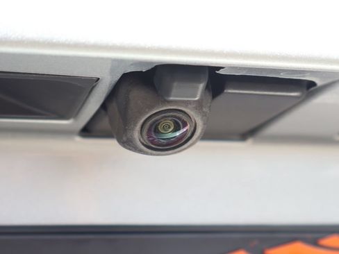 Used 2021 Toyota Highlander L FWD image 39