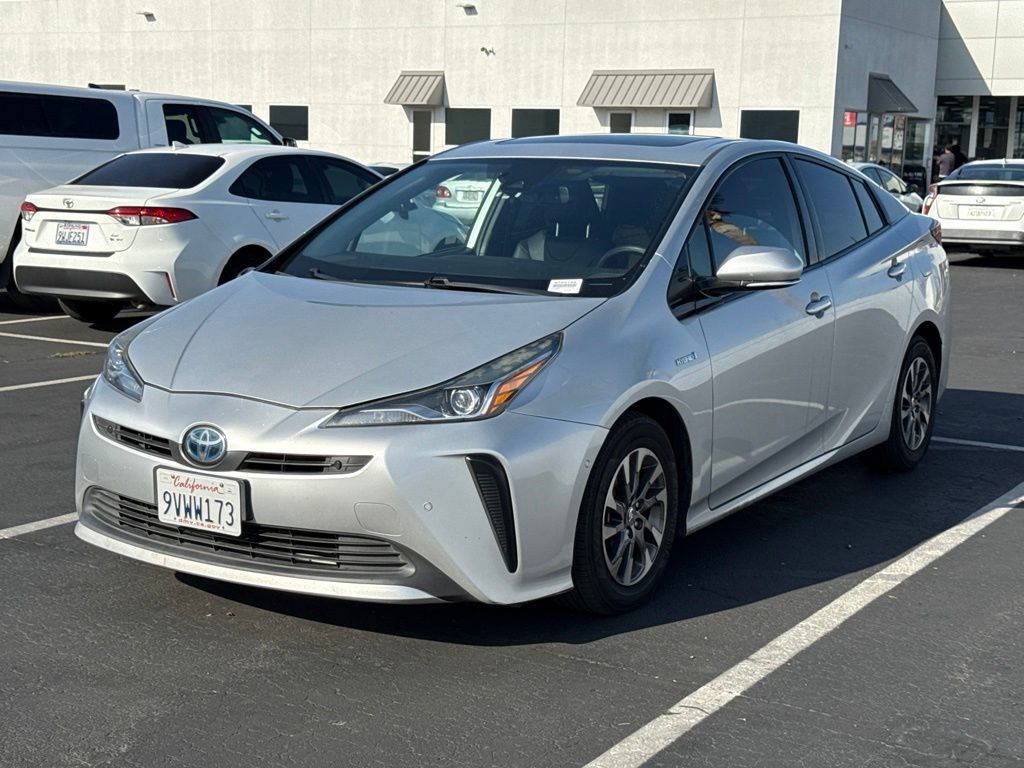 Used 2019 Toyota Prius XLE w/ Premium Convenience Package FWD image 3
