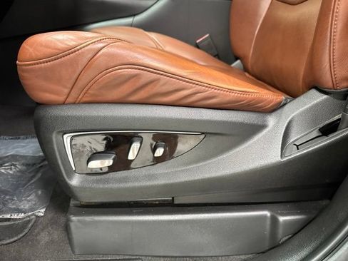 Used 2020 Cadillac Escalade Luxury w/ Escalade Sport Edition AWD/4WD image 9