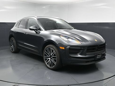 Used 2025 Porsche Macan AWD/4WD image 13