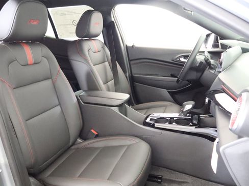 New 2026 Chevrolet Trax RS w/ Driver Confidence Package FWD image 21