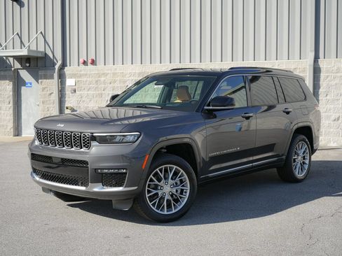 Used 2025 Jeep Grand Cherokee L Summit w/ Advanced Protech Group IV AWD/4WD image 3
