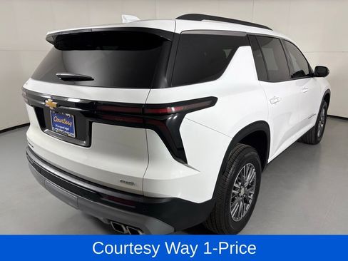 Used 2025 Chevrolet Traverse LT AWD/4WD image 11