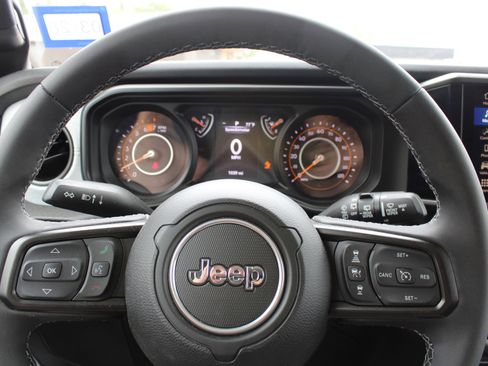 Used 2025 Jeep Wrangler Unlimited Sport AWD/4WD image 26
