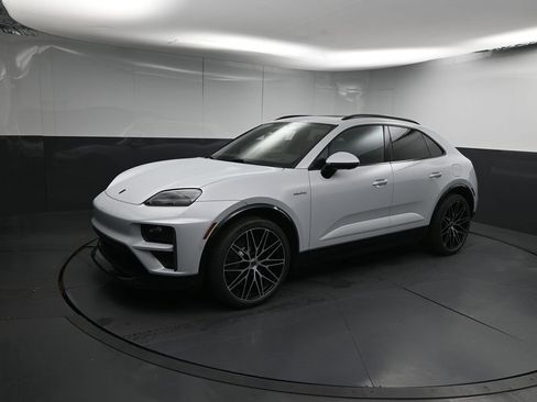 New 2025 Porsche Macan Turbo Electric AWD/4WD image 4