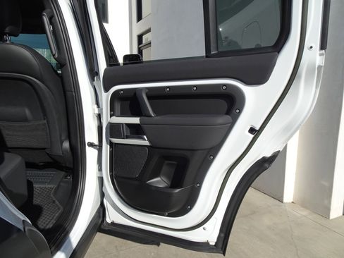 Used 2023 Land Rover Defender 110 S image 16