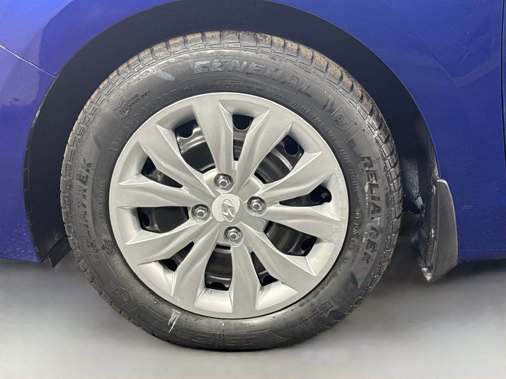 Used 2020 Hyundai Accent SE FWD image 35