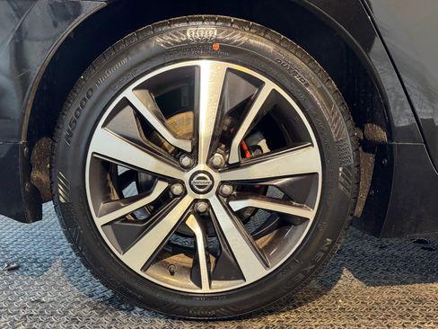 Used 2017 Nissan Maxima SR FWD image 10