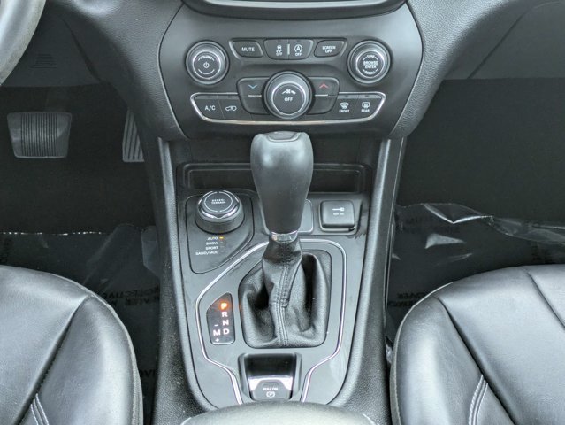 Used 2020 Jeep Cherokee Latitude Plus AWD/4WD image 19
