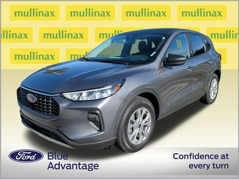 Used 2025 Ford Escape Active image 2