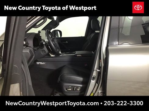 Used 2024 Lexus LX 600 4WD w/ Luxury Package image 9