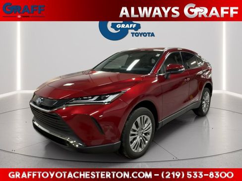 Used 2022 Toyota Venza XLE image 1