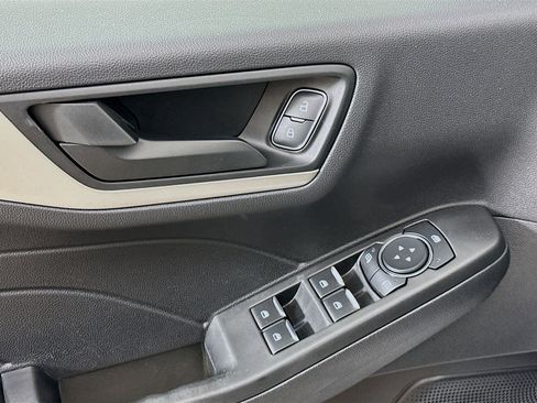 Used 2022 Ford Escape SE w/ SE Sport Appearance Package image 15