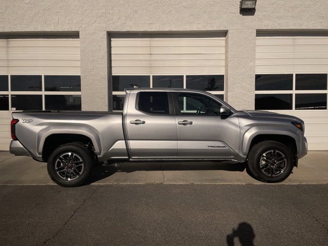 Used 2025 Toyota Tacoma TRD Sport AWD/4WD image 1