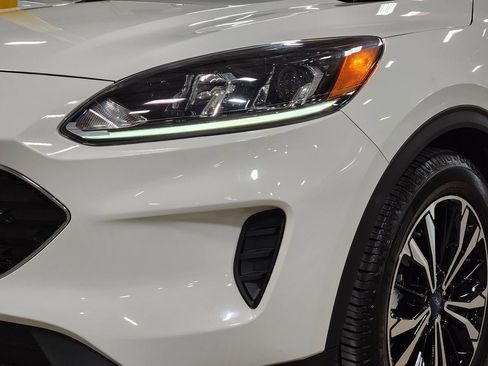 Used 2022 Ford Escape SE w/ SE Sport Appearance Package image 14