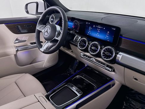 New 2026 Mercedes-Benz GLB 250 4MATIC image 15