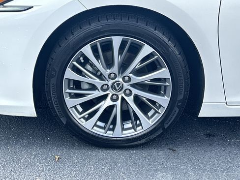 Used 2019 Lexus ES 300h w/ Premium Package FWD image 32