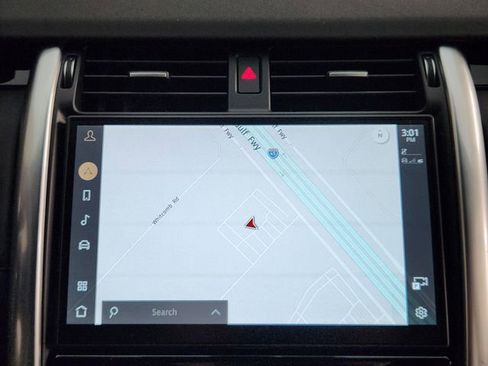 Used 2025 Land Rover Discovery S image 16