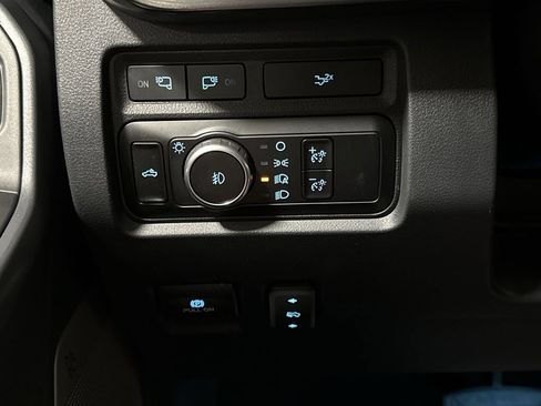 Used 2023 Ford F250 Lariat w/ Sport Appearance Package AWD/4WD image 19