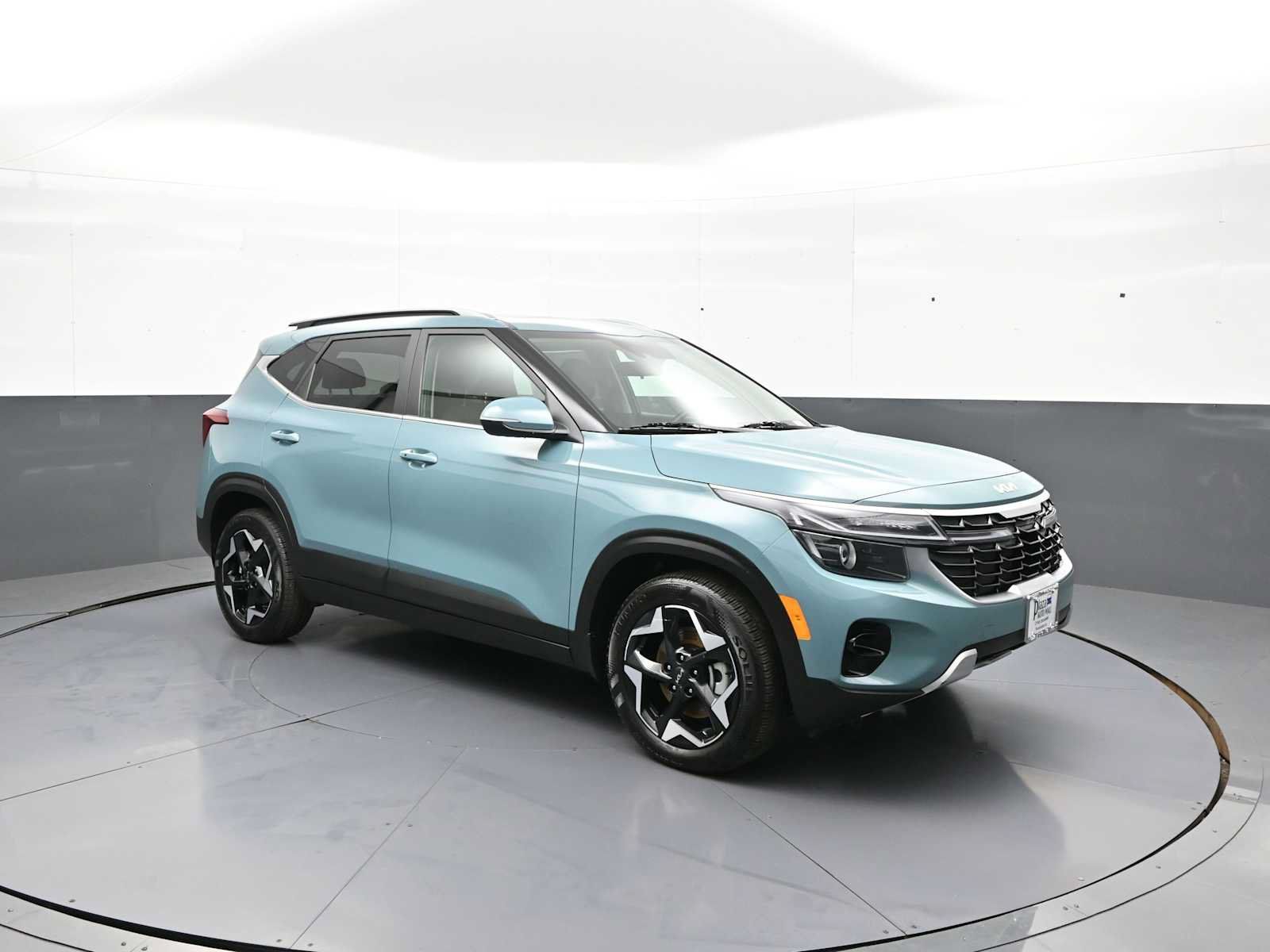 Certified 2025 Kia Seltos EX w/ EX Sunroof Package AWD/4WD image 4