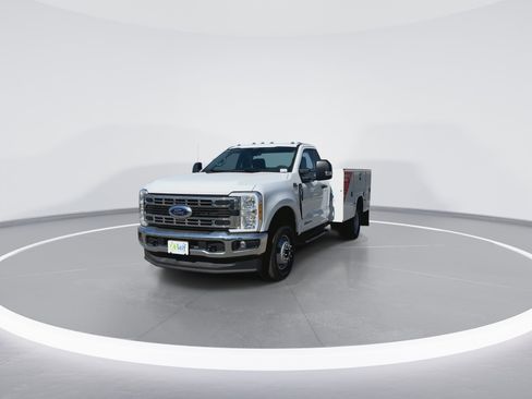 New 2025 Ford F350 XL w/ XL Chrome Package image 3