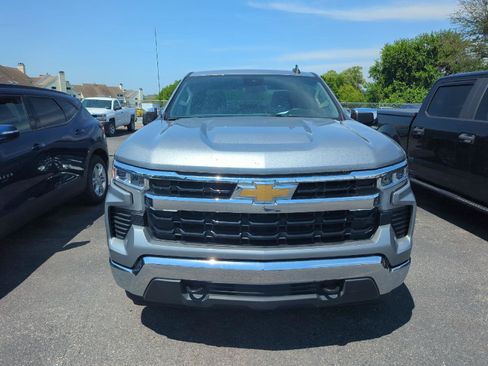 Used 2025 Chevrolet Silverado 1500 LT AWD/4WD image 3