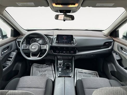 Used 2023 Nissan Rogue SV image 10