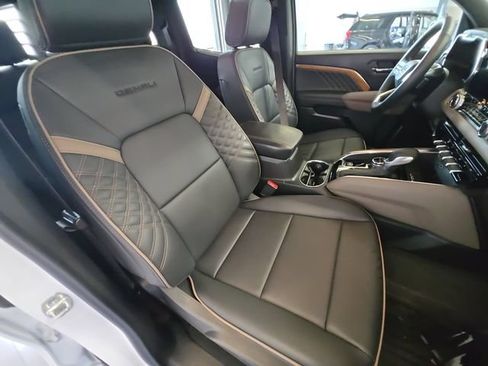 Used 2025 GMC Canyon Denali AWD/4WD image 30