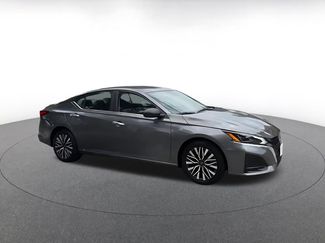 Used 2025 Nissan Altima 2.5 SV FWD video 2