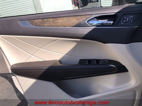 Used 2018 Lincoln MKC Reserve w/ Lincoln MKC Climate Package FWD image 9