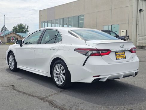 Used 2024 Toyota Camry SE FWD image 4