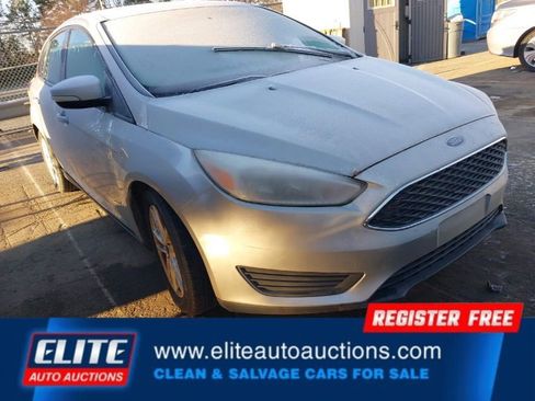 Used 2015 Ford Focus SE image 2