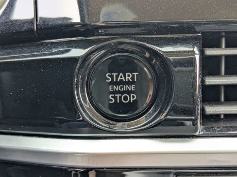 Used 2025 Nissan Pathfinder SL FWD image 23