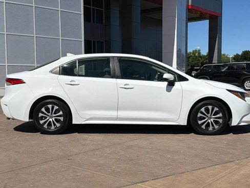 Certified 2022 Toyota Corolla LE FWD image 3