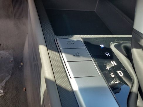 Used 2025 Hyundai Elantra SE image 25