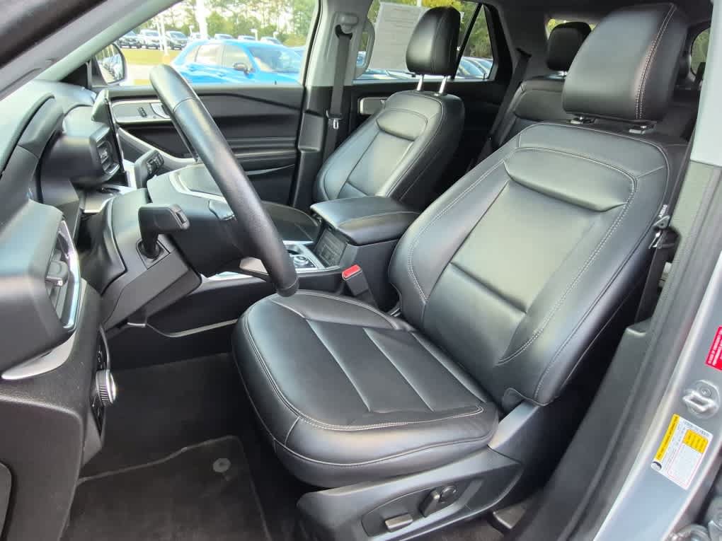 Used 2024 Ford Explorer XLT w/ Equipment Group 202A AWD/4WD image 14