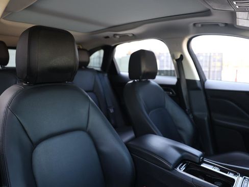 Used 2018 Jaguar F-PACE Premium AWD/4WD image 18