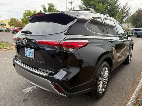 Used 2023 Toyota Highlander Platinum AWD/4WD image 6
