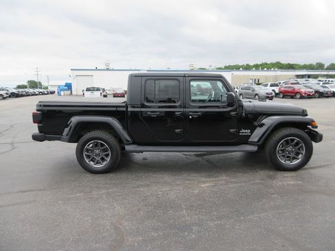 Used 2020 Jeep Gladiator Overland AWD/4WD image 4