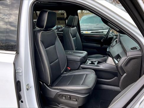 Used 2023 Chevrolet Suburban Premier AWD/4WD image 8