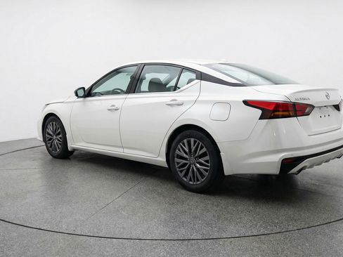 Used 2025 Nissan Altima 2.5 SV image 6